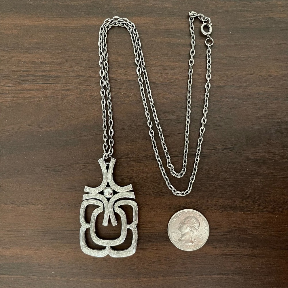 Avon silver tone Mayan Pendant Necklace
